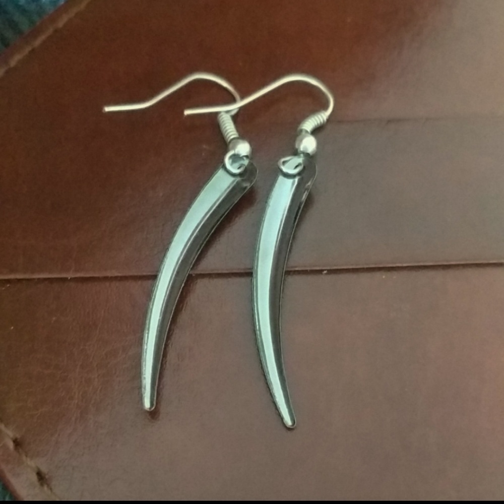 Gunmetal claw earrings - Picture 2 of 2